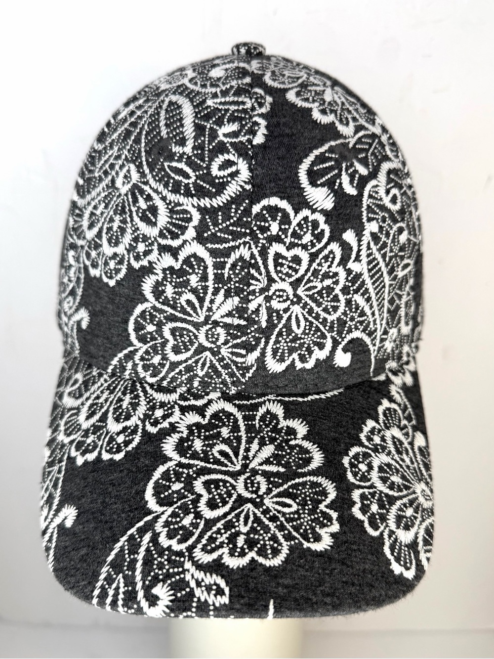 Floral Lace-Pattern Baseball Cap in Black and White